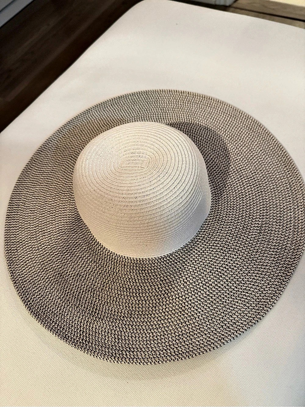 Nine West Wide Brim Hat in Beige & Brown Like New